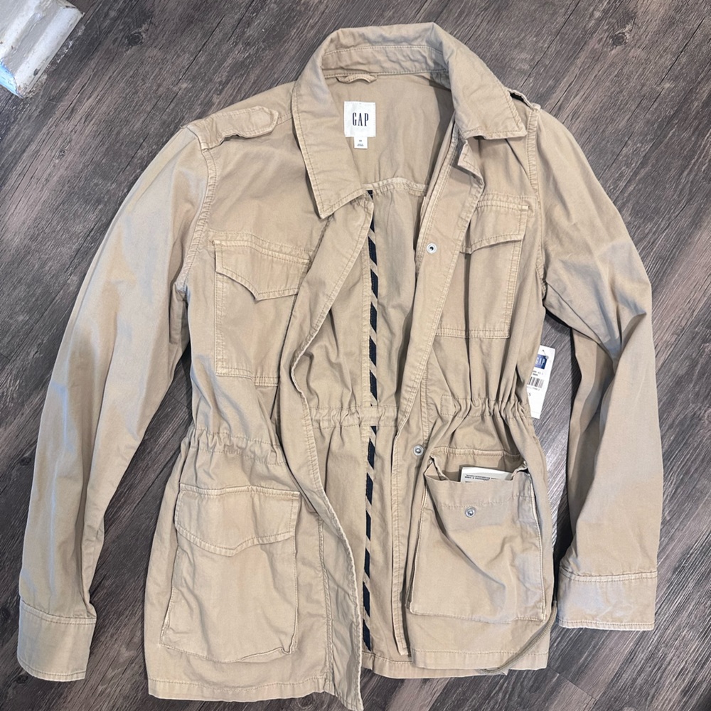 NWT gap beige lightweight jacket